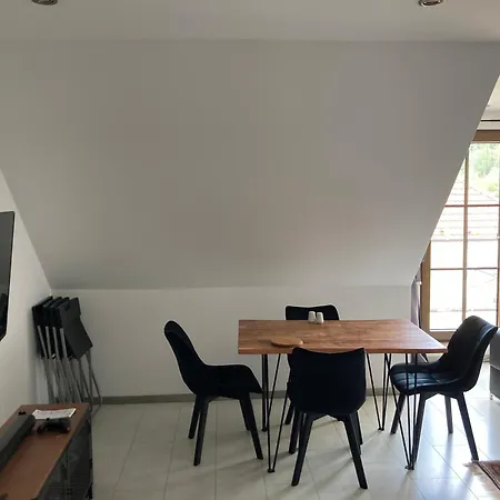 Moderne Und Zentrale Dachgeschosswohnung In Apartment