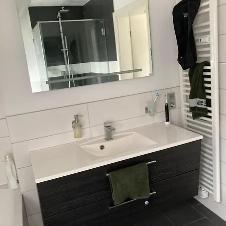 Moderne Und Zentrale Dachgeschosswohnung In Apartment Duisburg